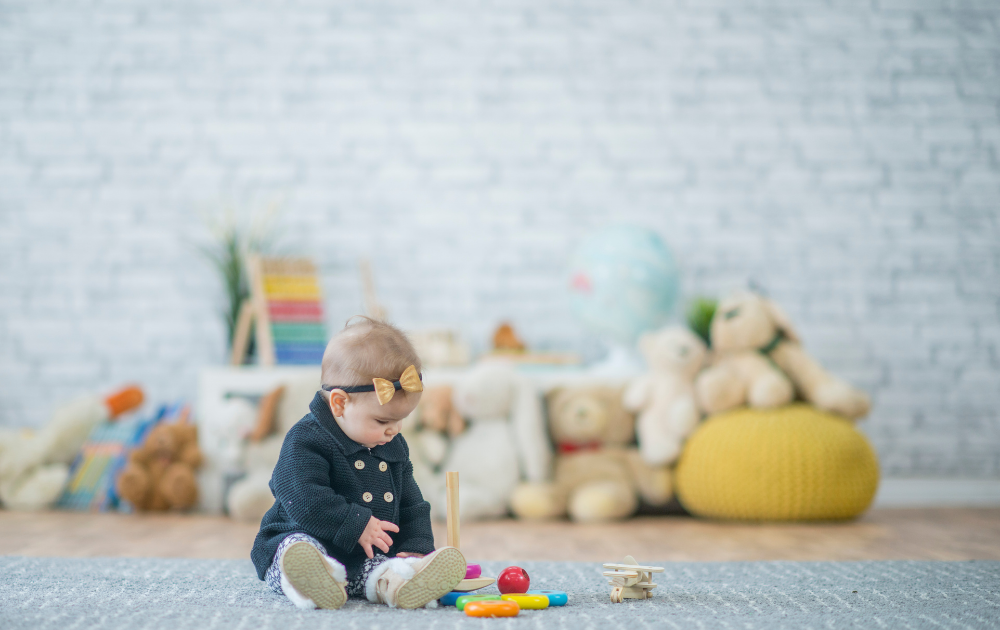 Independent Play Benefits: How to Encourage Your Baby or Toddler to Play  Alone