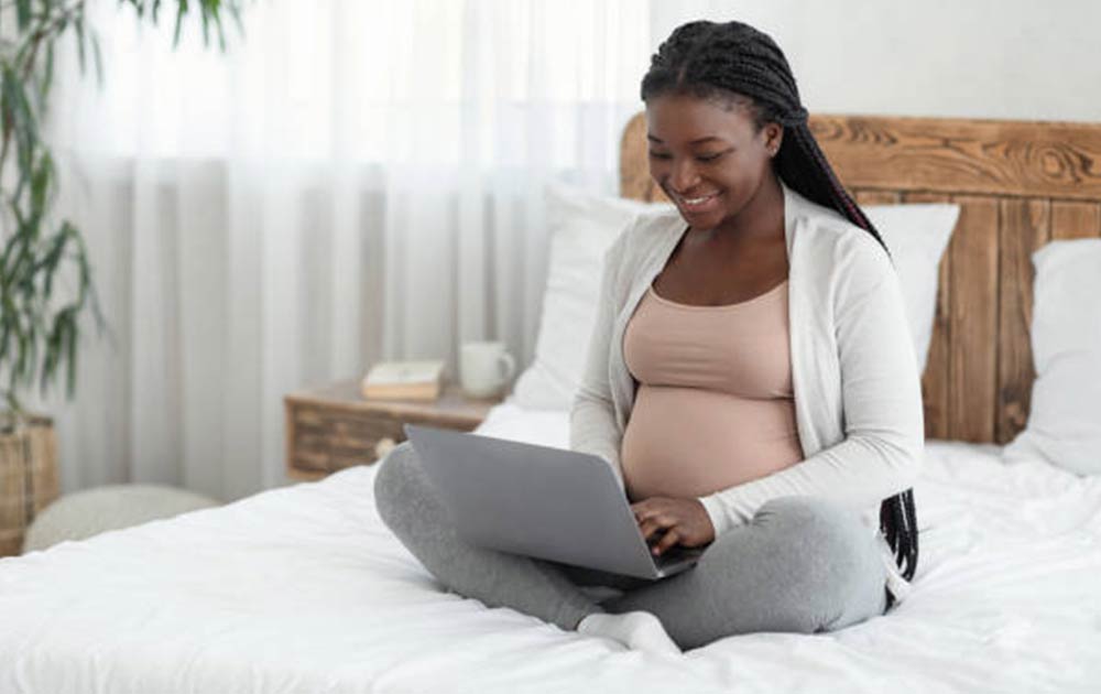 pregnant woman making baby registry